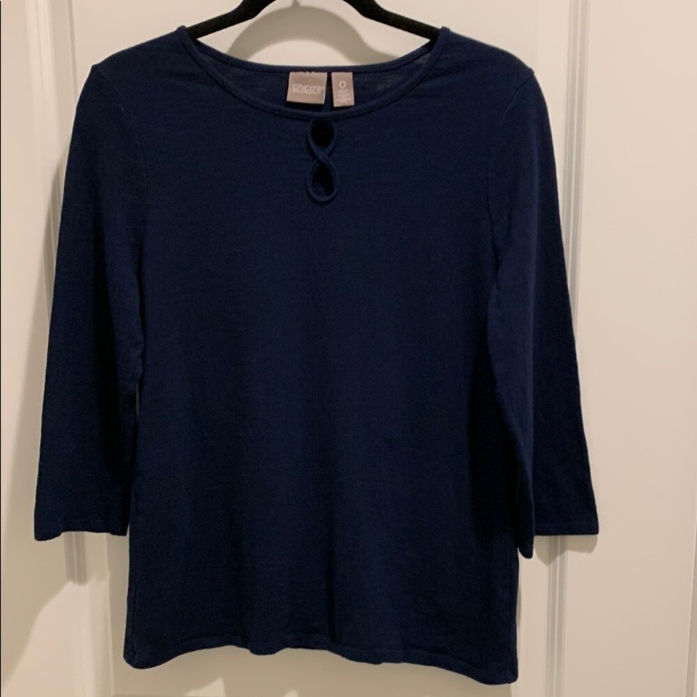 Chico's Size 0 Blue Top with Keyhole Round Neckline and 3/4 Sleeves Cotton M003